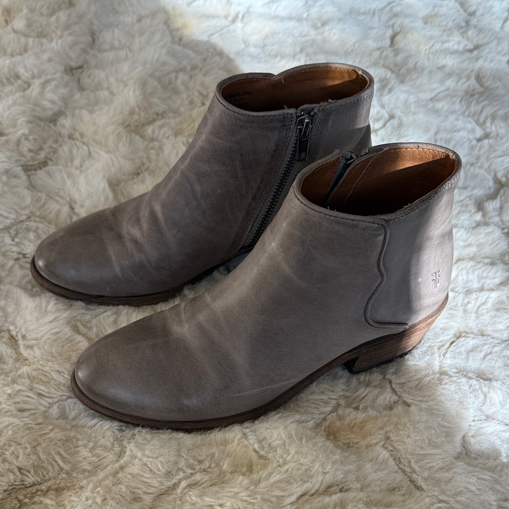 Frye Carson Piping Booties Gray Leather sz 6.5
